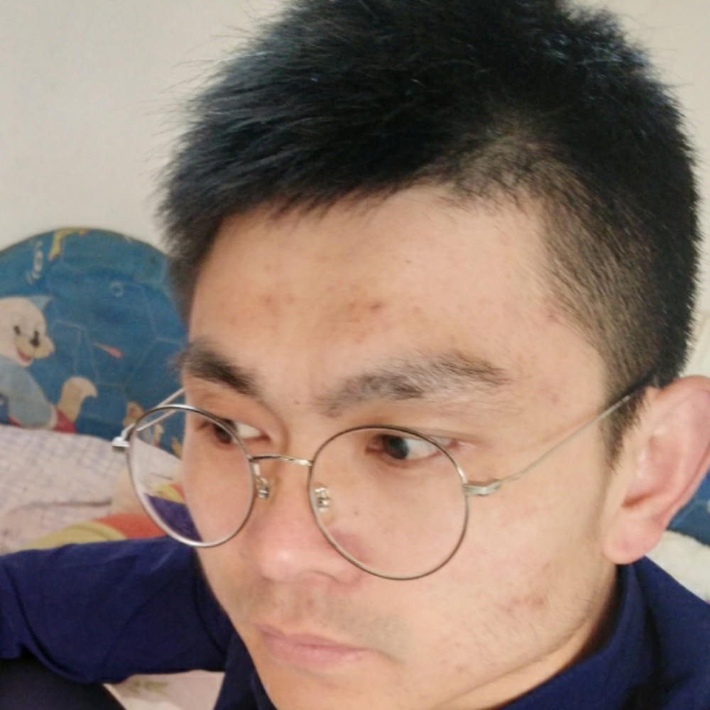 水杯浅吻懦弱的照片