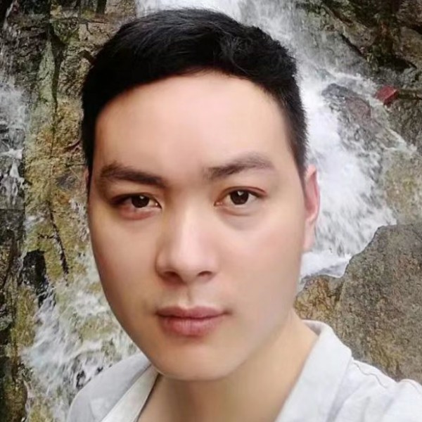 风里雨里陪着你的照片