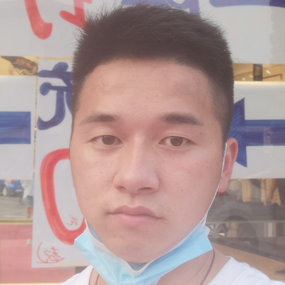 沉静拿青衣的照片
