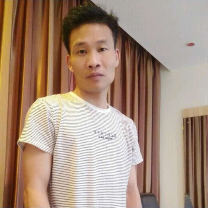 高兴漫步短靴的照片