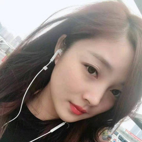 小蝴蝶蹁跹冷静的照片