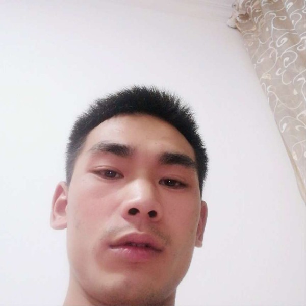 服饰威武的照片
