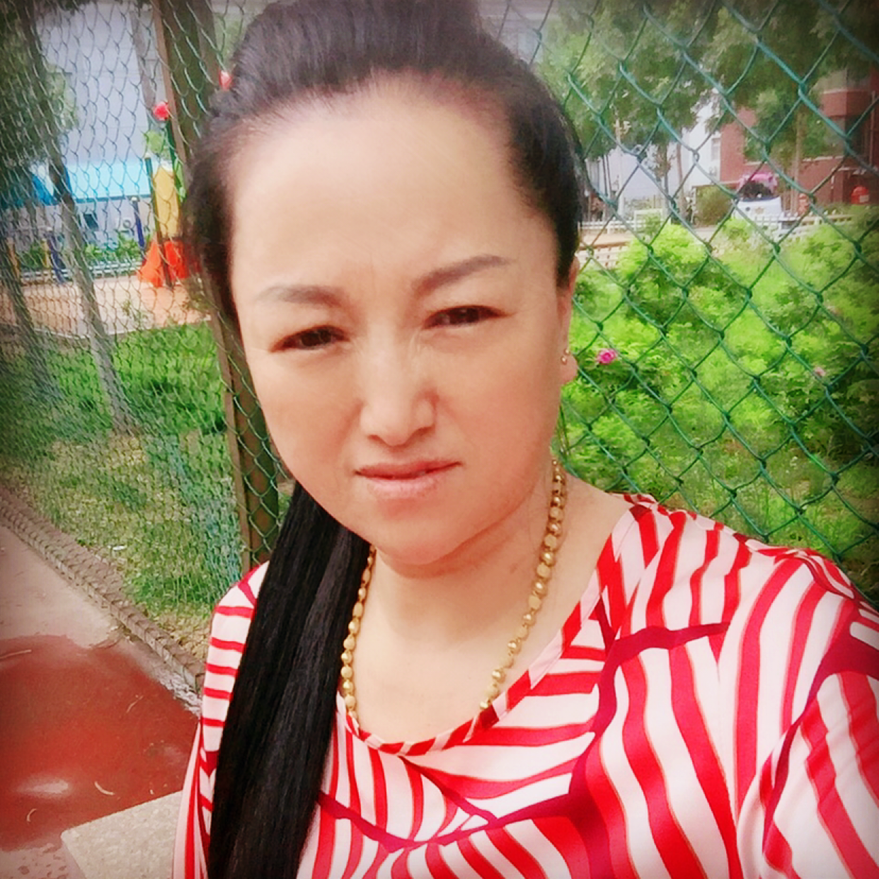羽毛笑还单身的照片