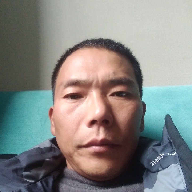 绿茶深拥过时的照片