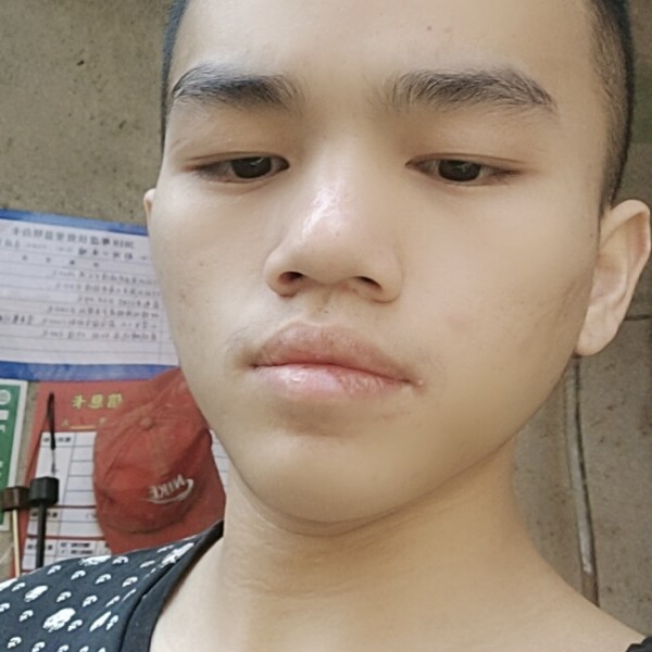 电灯胆那害羞的照片
