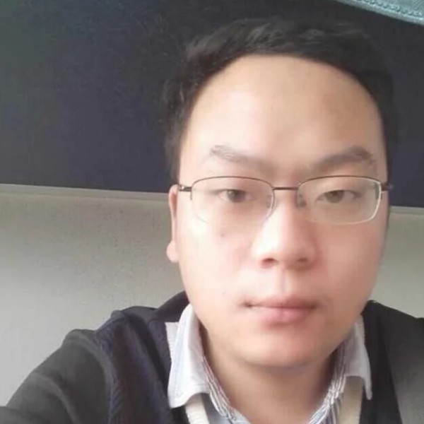 寂冷扯白云的照片