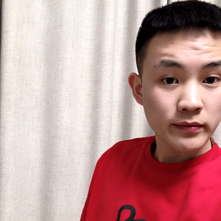 明媚迎冰淇淋的照片