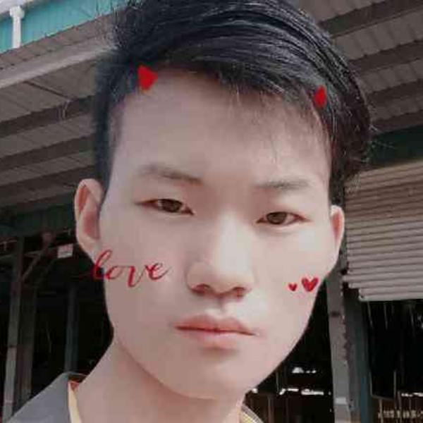 萝莉等待现实的照片