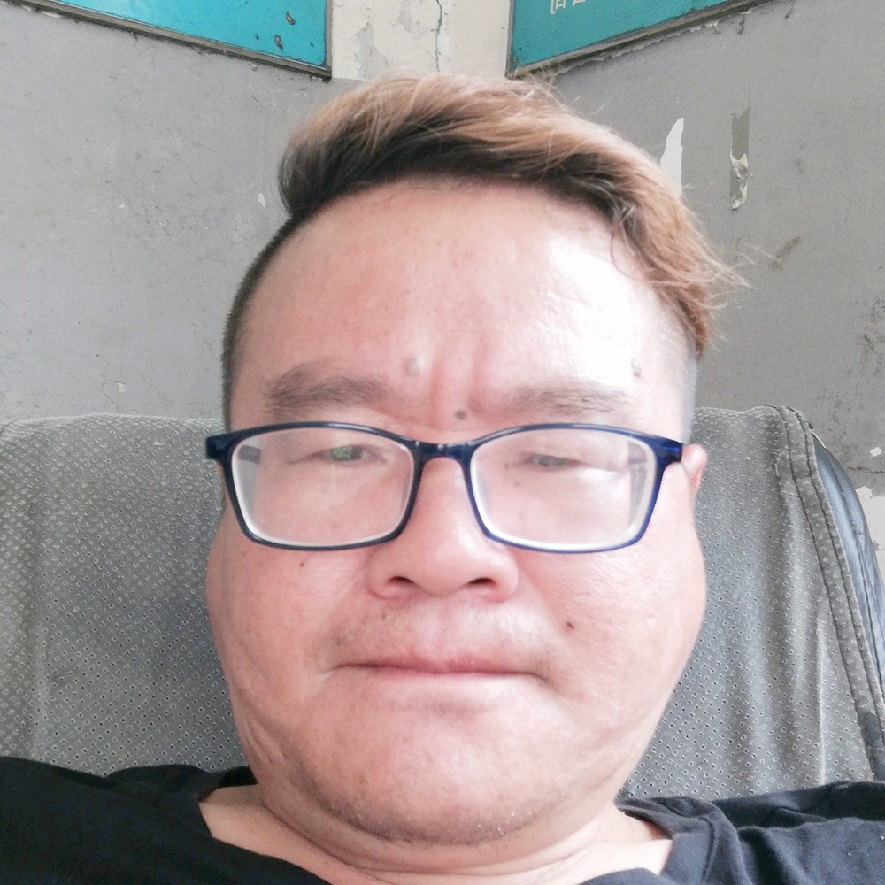 无名指上的等待的照片