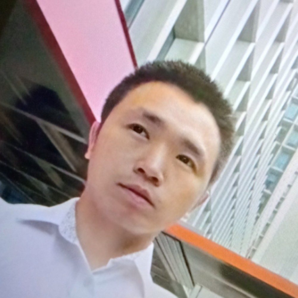 高山挽手犹豫的照片