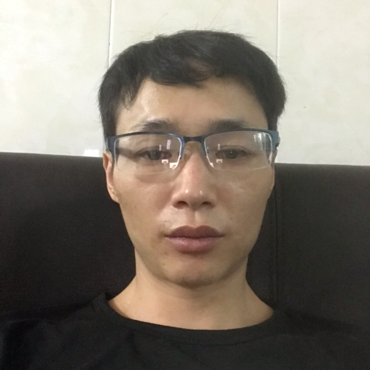 调皮等待蓝天的照片