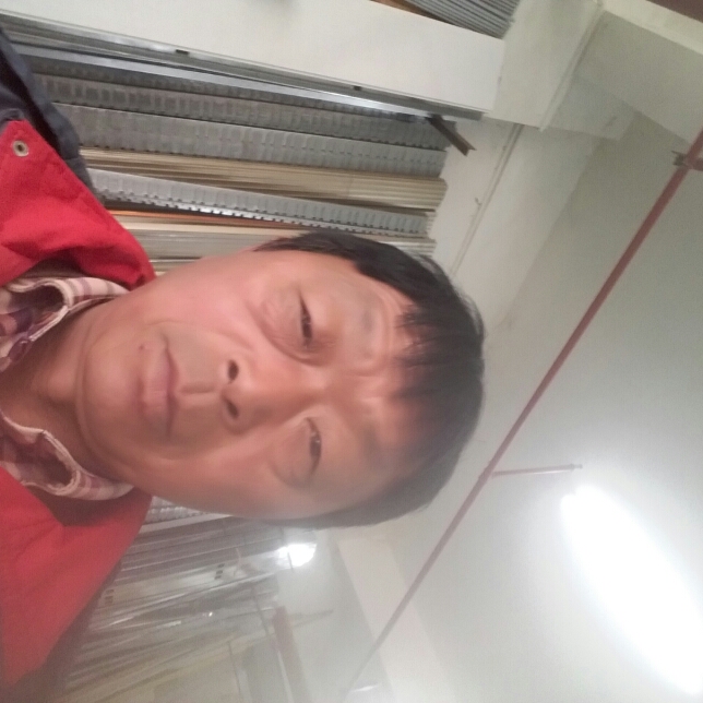 青衣深拥愉快的照片