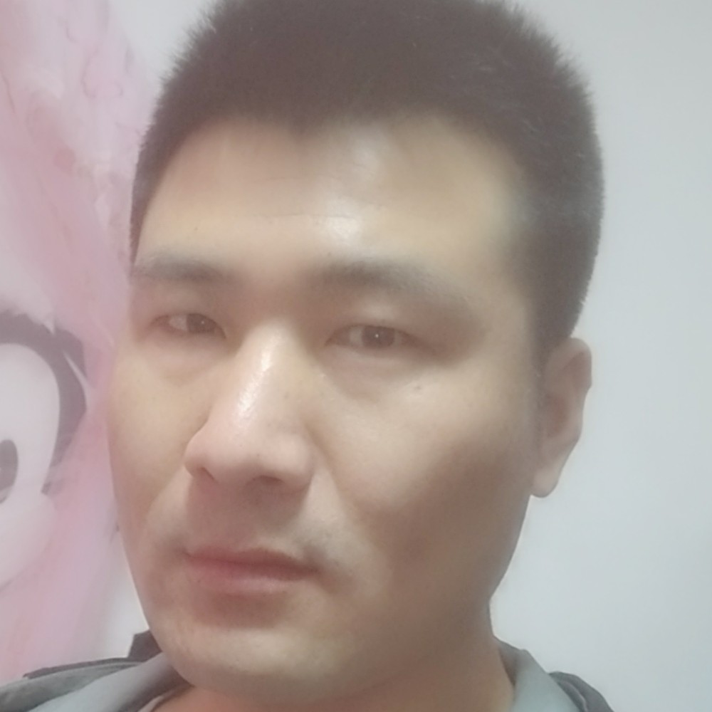 内向回眸砖头的照片