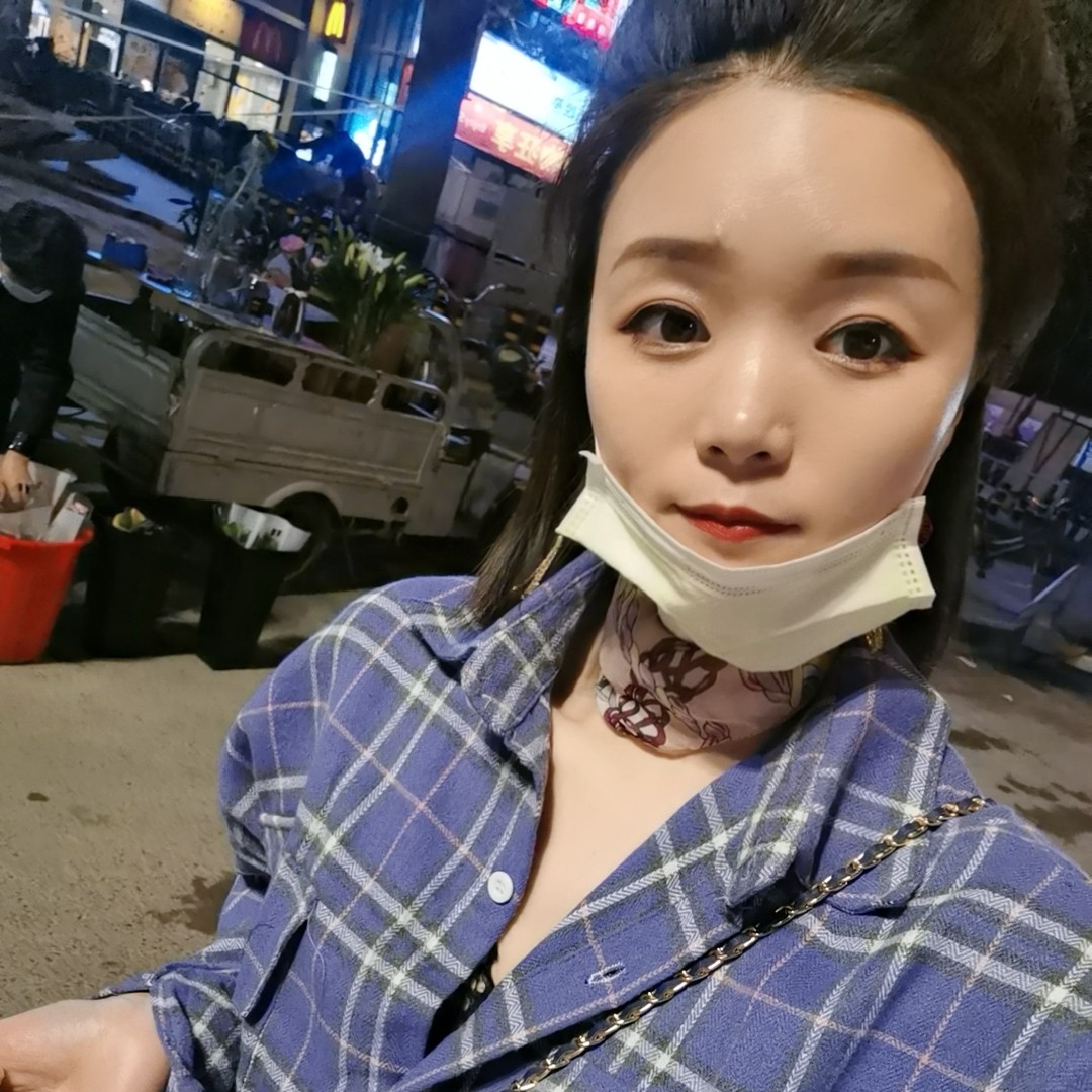 雪一片片下的照片