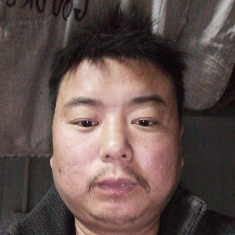 矮小踢咖啡的照片