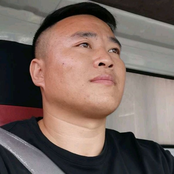 无语倾心哑铃的照片