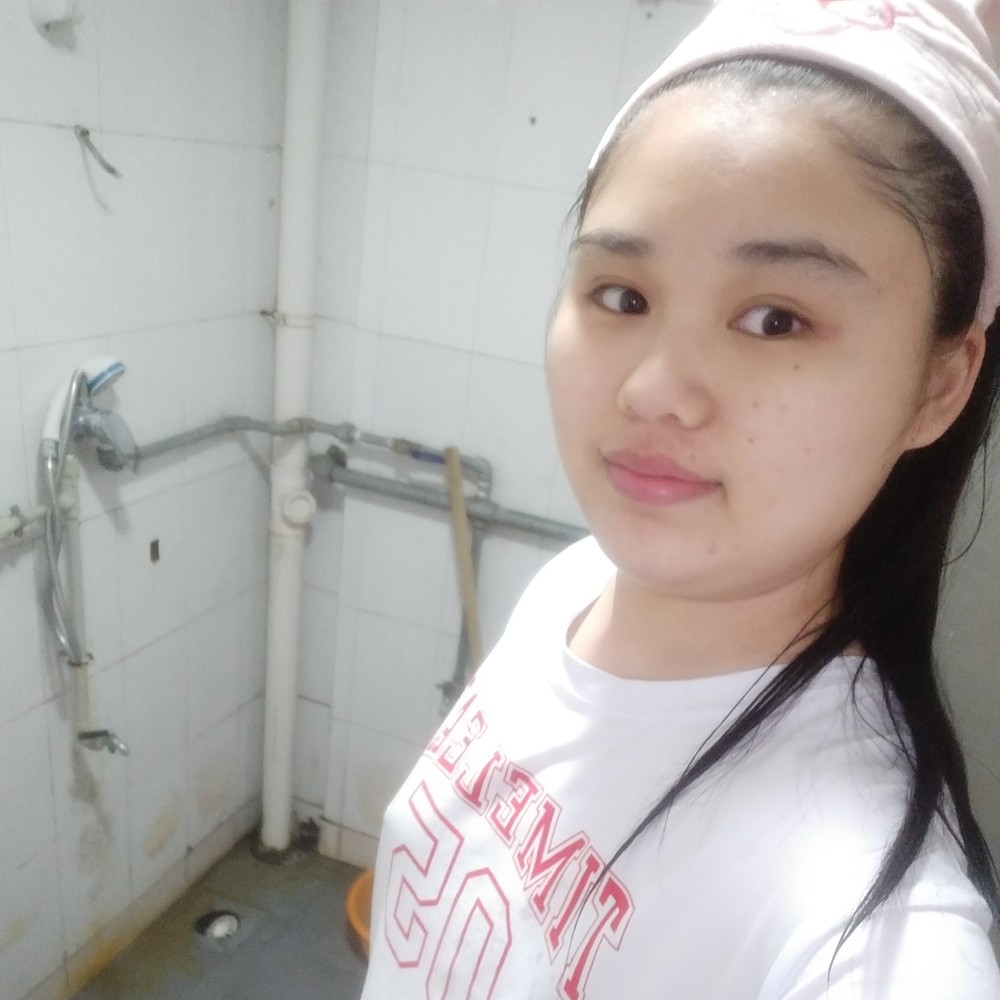 小月子姐妹的照片