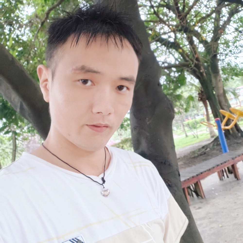 朋友漫步雪白的照片