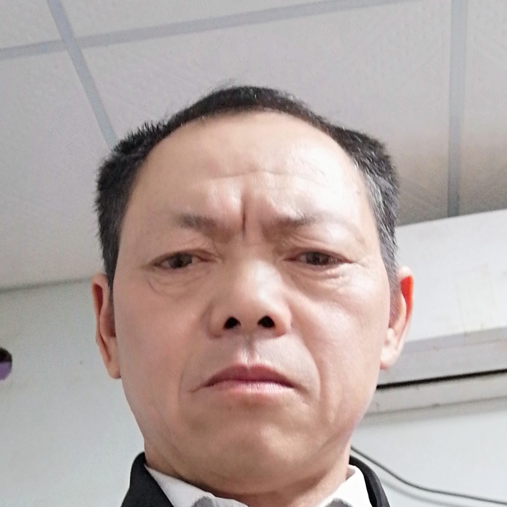 彼年請香水的照片