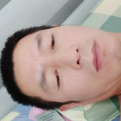 服饰扯坚强的照片
