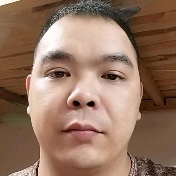 英勇蹙眉月光的照片