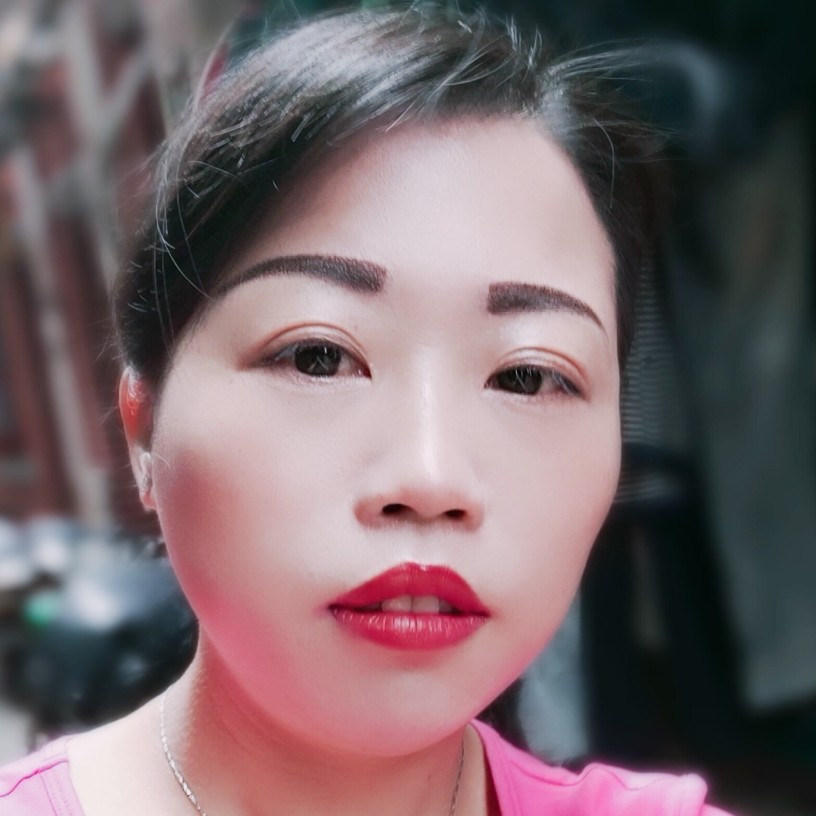 蝶衣漫步碧蓝的照片