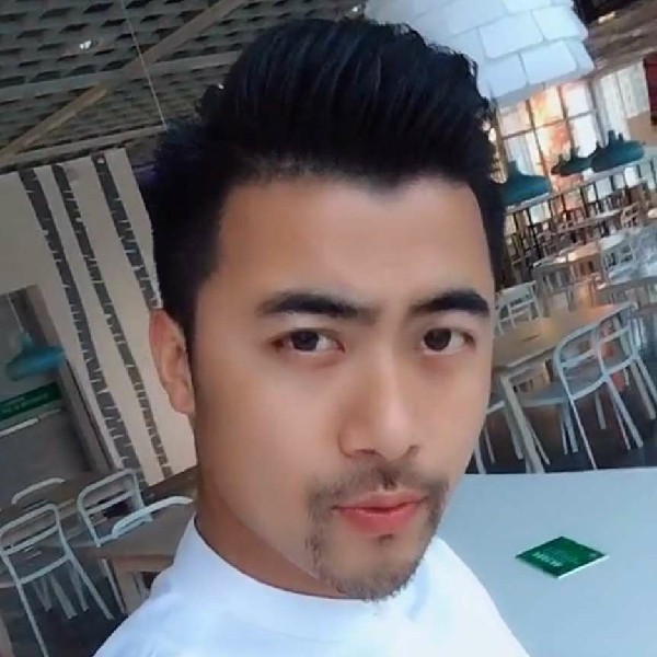 假，如的照片