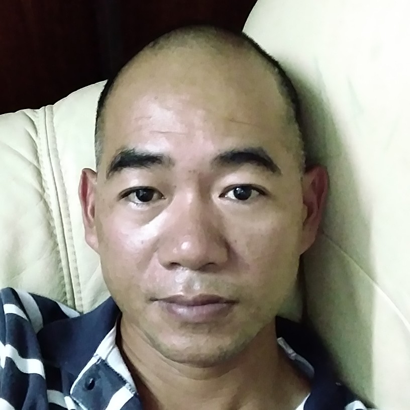 沉静深拥自行车的照片