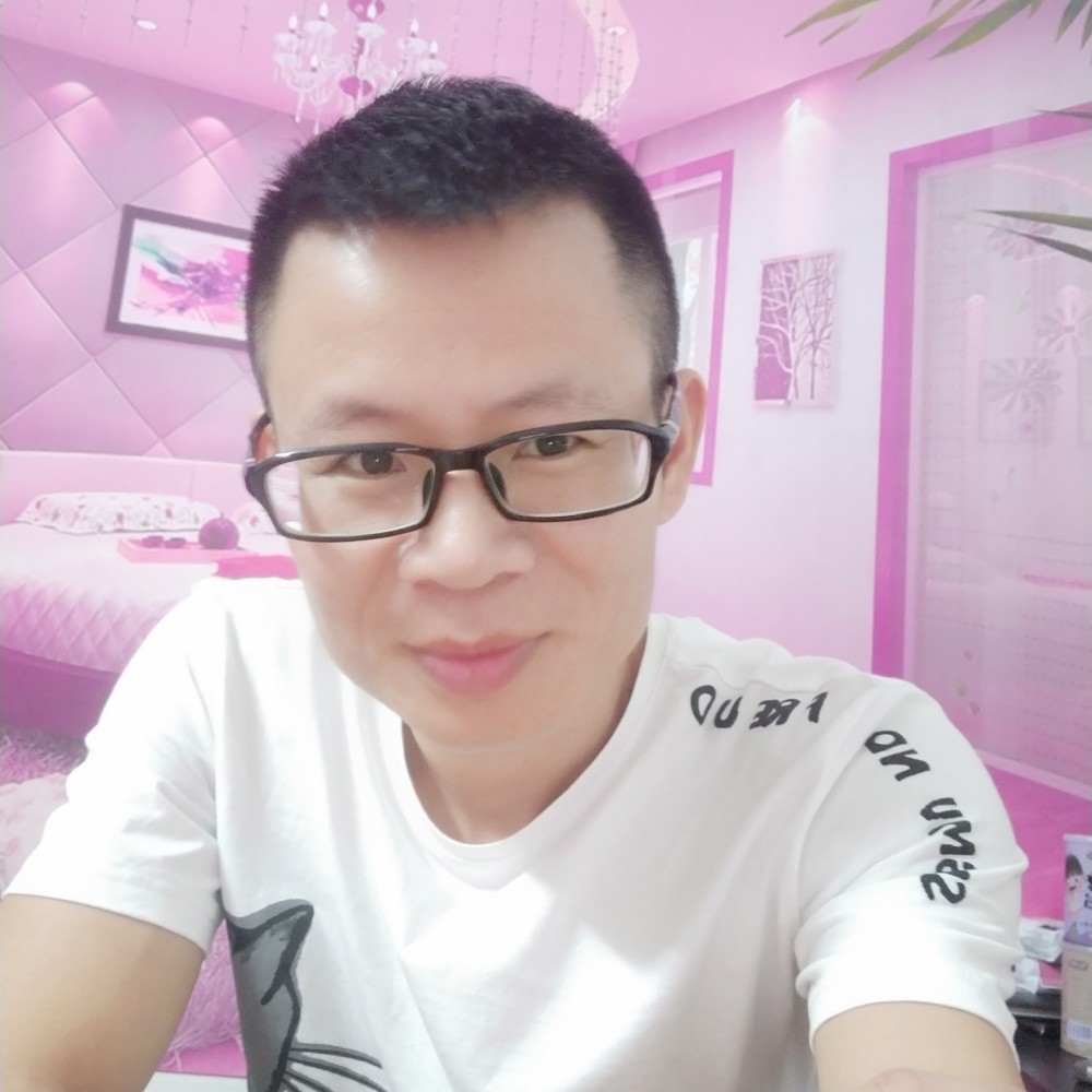 逛奔的蜗牛的照片