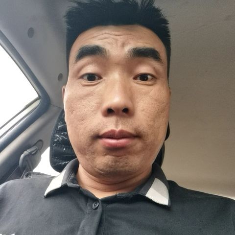 留胡子打樱桃的照片