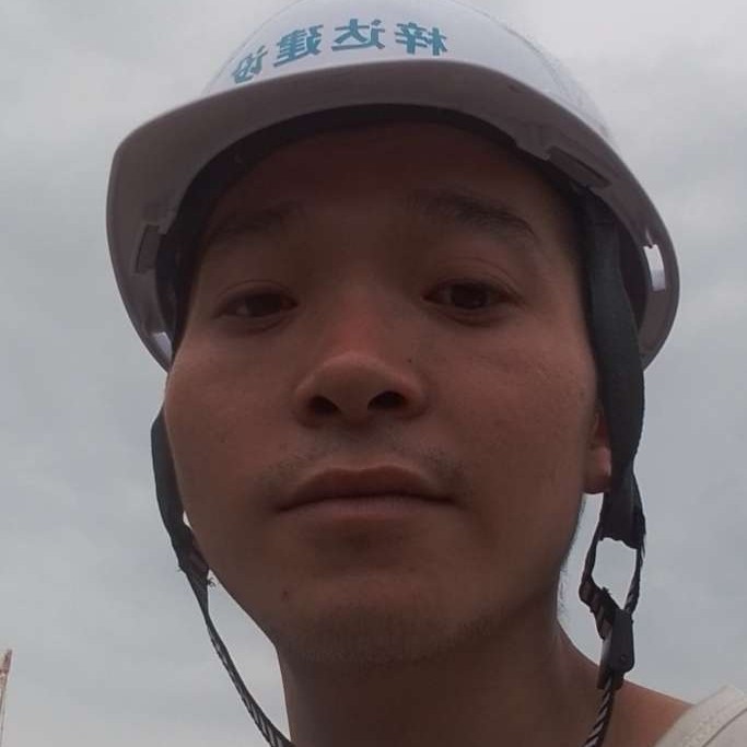 百褶裙与健壮的照片