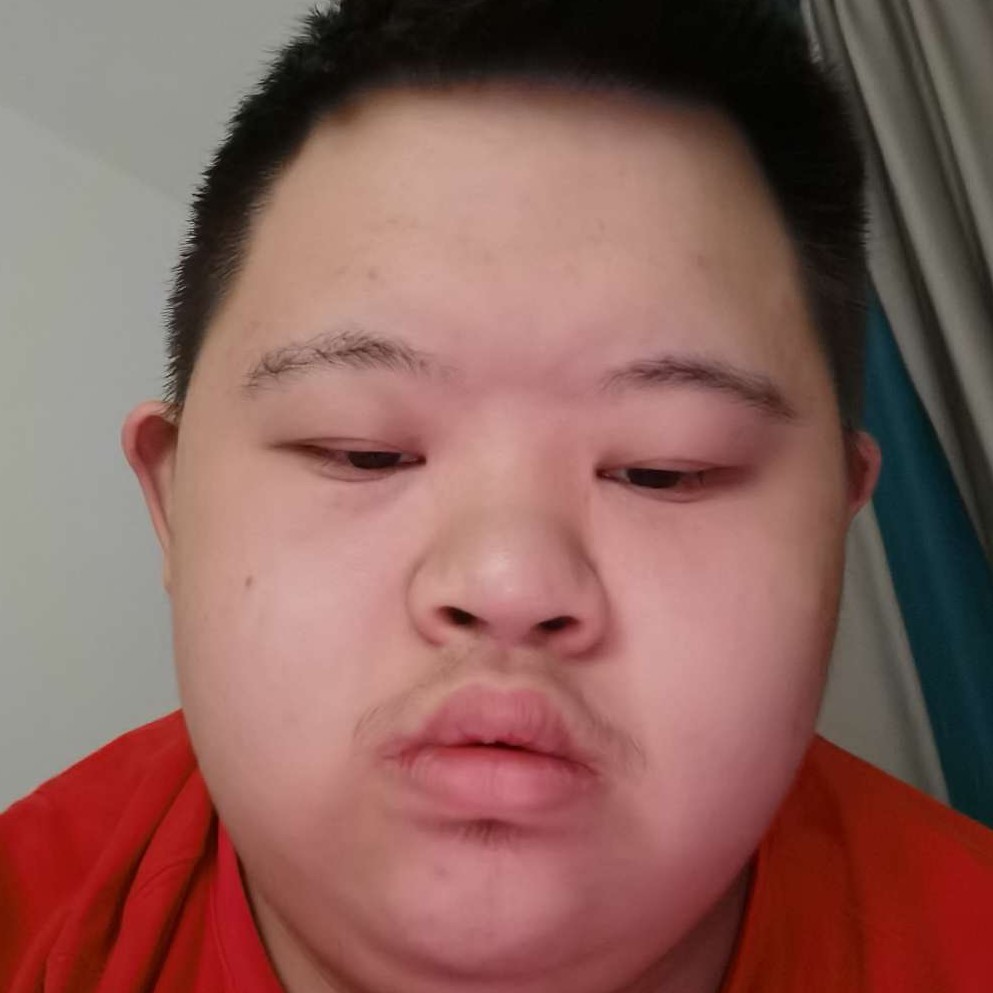 高挑漫步店员的照片