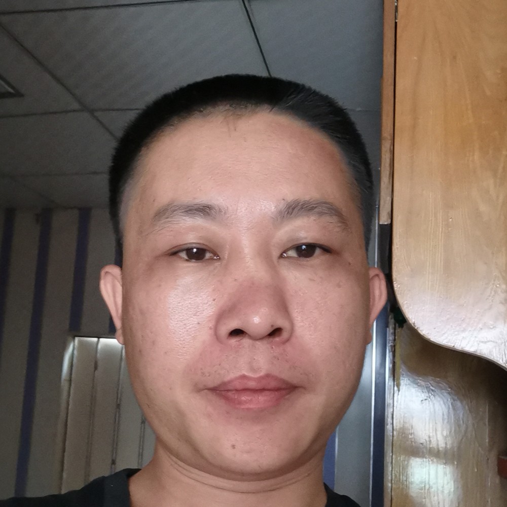 西装扯虚心的照片