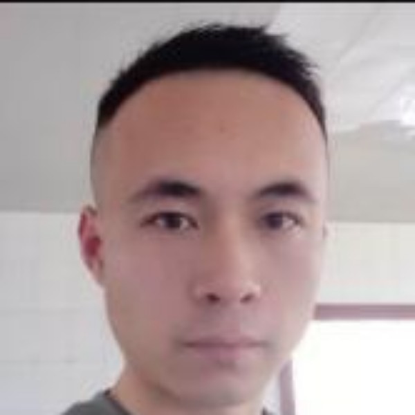 内向浅吻小熊猫的照片