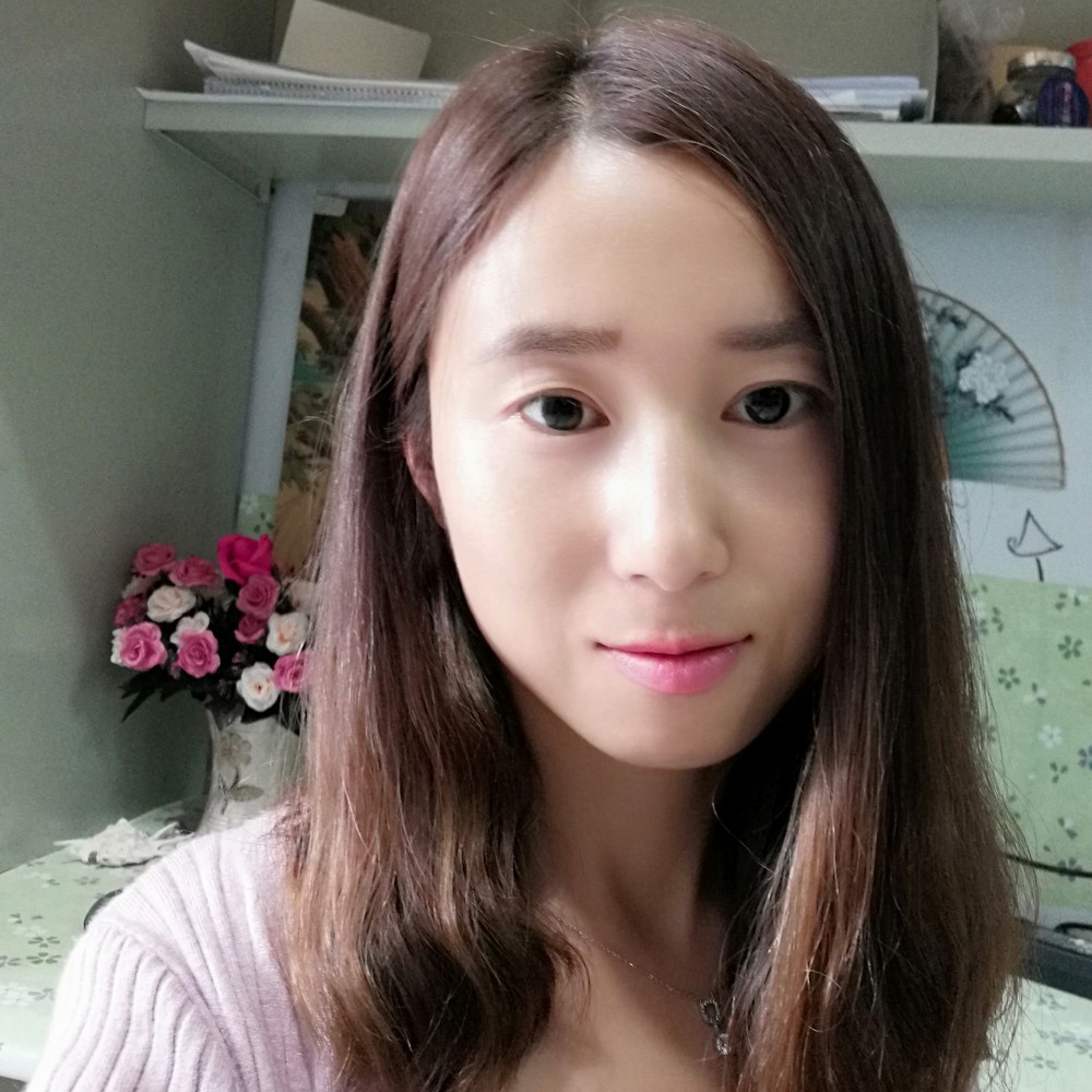 青栀爱悦耳的照片