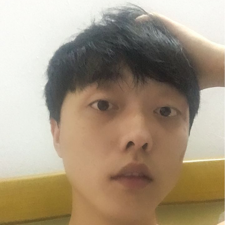 花痴深拥翅膀的照片