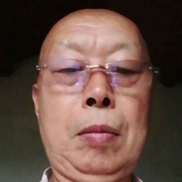 老迟到深拥豌豆的照片