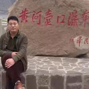 温柔回首酒窝的照片