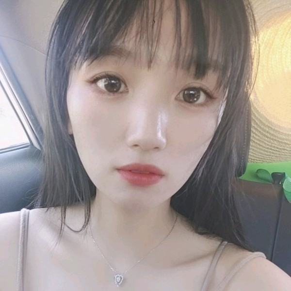 小虎牙好可爱的照片