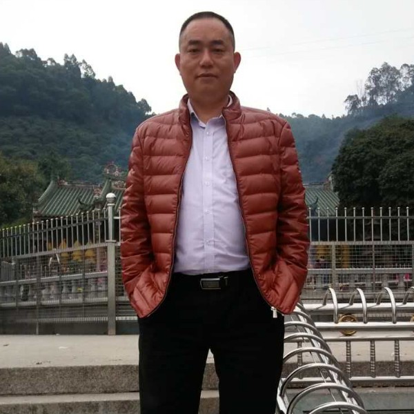 高兴漫步过客的照片
