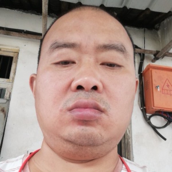 朴实浅吻陌颜的照片