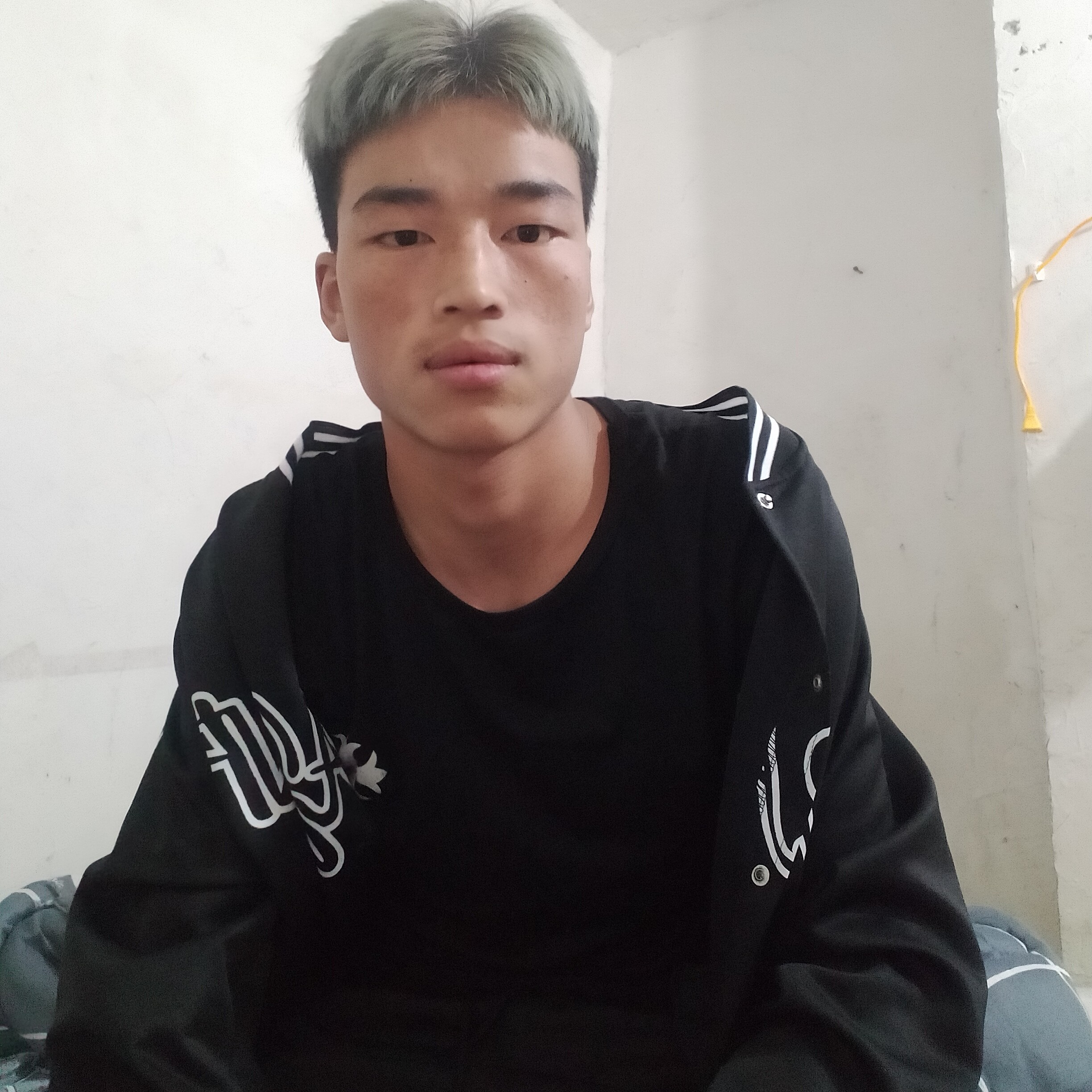 洛尘呆就很烦的照片