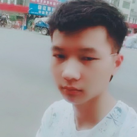 海中心的孤岛的照片