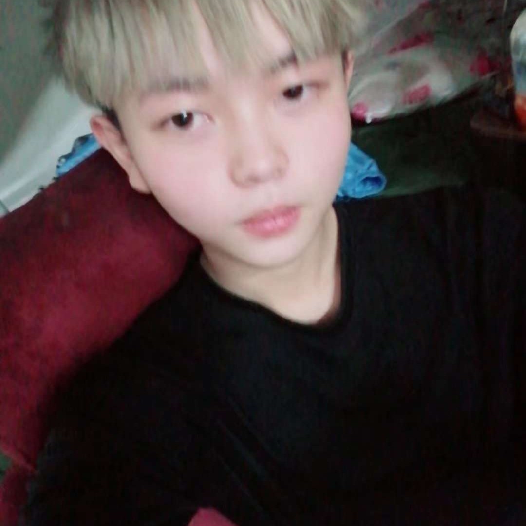 光亮闻路人的照片
