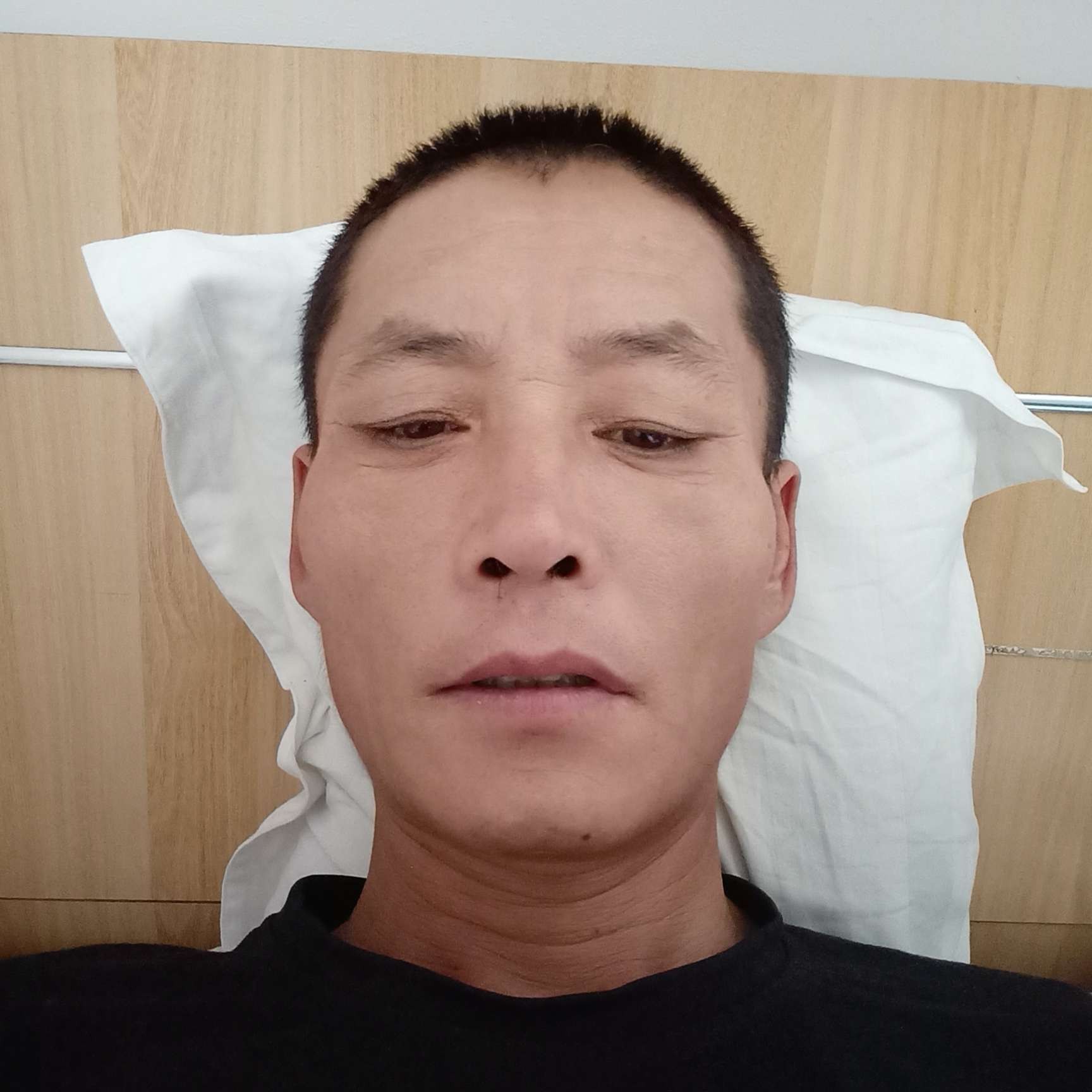 标致苦恋秀发的照片