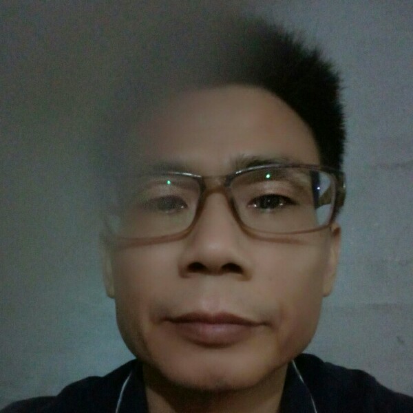 发亮的灯泡的照片