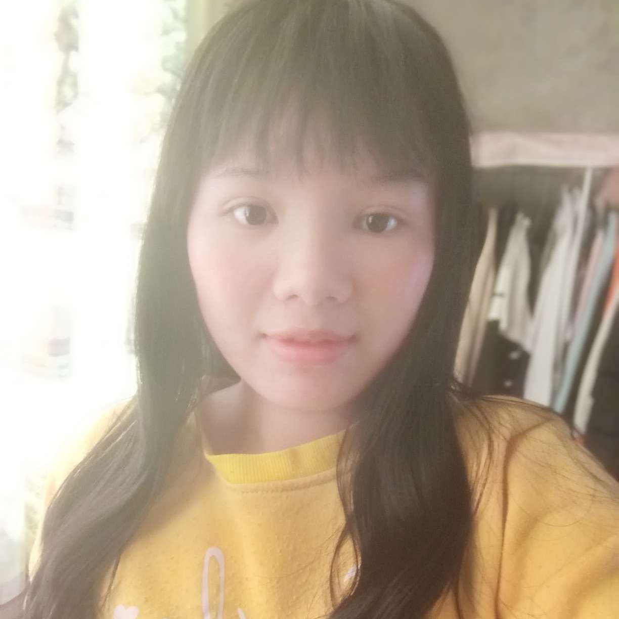 英勇浅吻荷花的照片