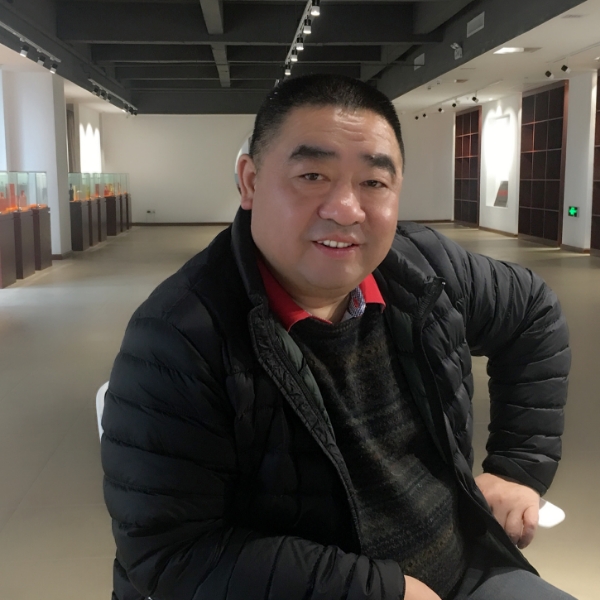 侯尊的照片