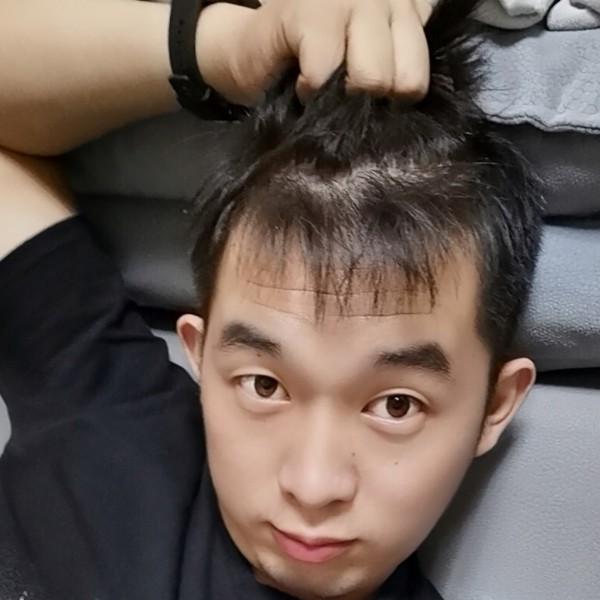 现代与手链的照片