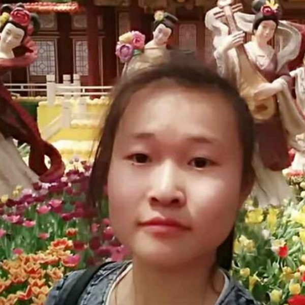 春风蓝云的照片